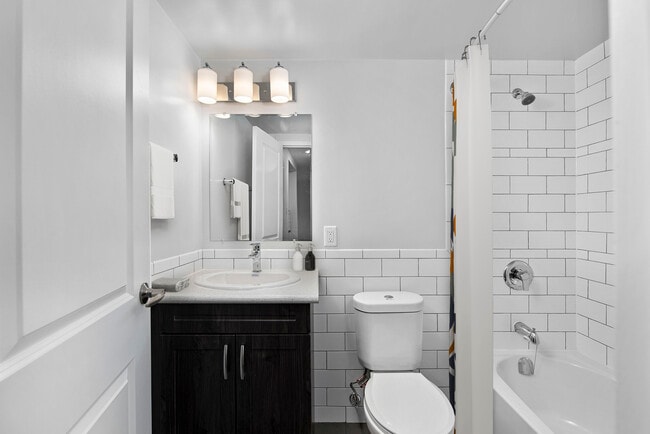 Building Photo - Landmark Apartments