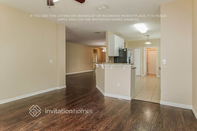 Foto del edificio - 6233 Radford St