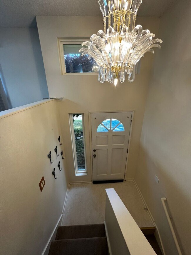 Building Photo - Excellent location at an affordable price!