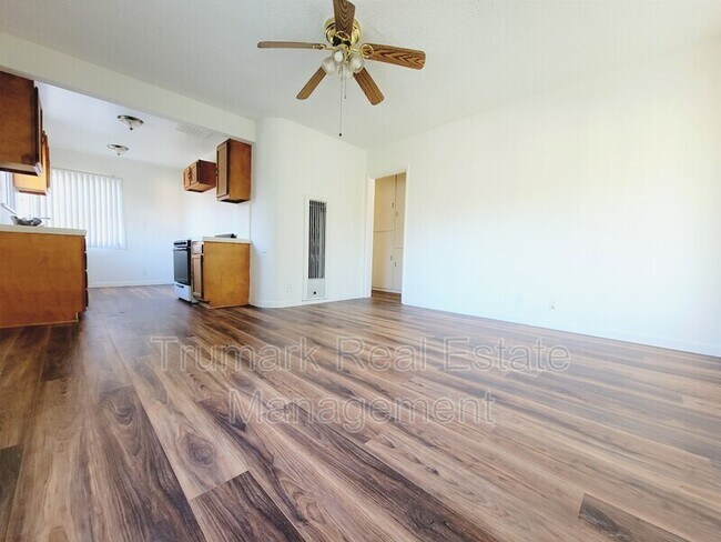 Building Photo - 512 Irving Ave