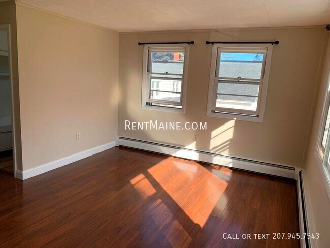 Foto del edificio - 198 Main Rd N