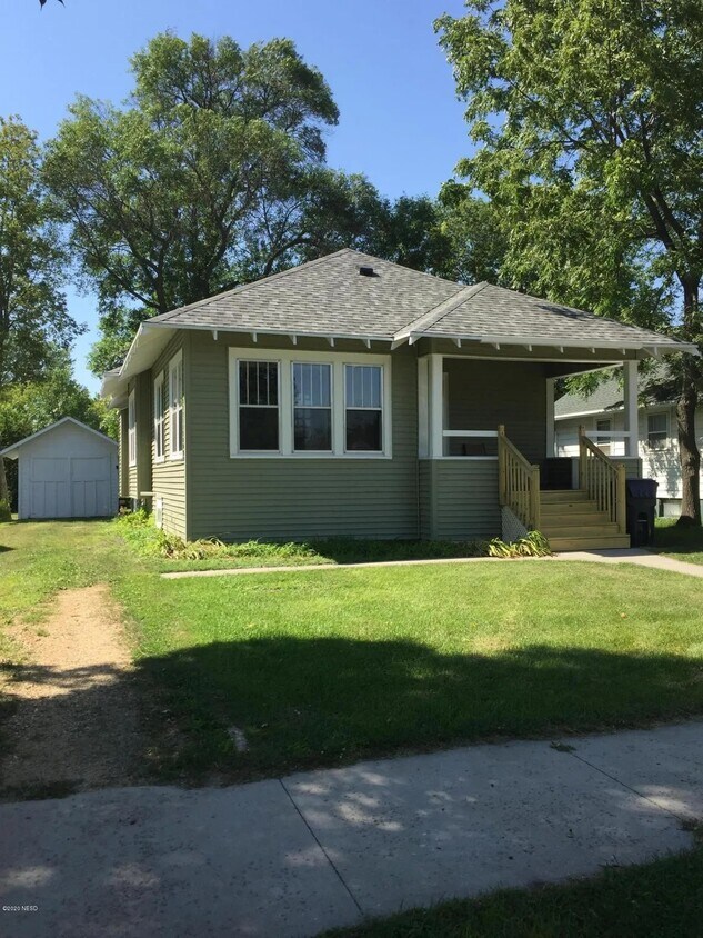 605 2nd St SE, Watertown, SD 57201 House Rental in Watertown, SD
