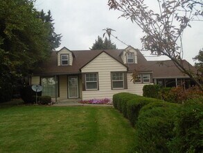 Building Photo - 1013 S 38th Ave