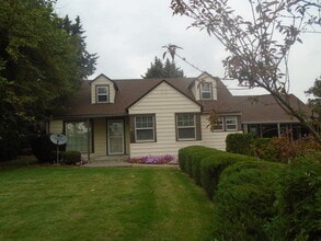 Building Photo - 1013 S 38th Ave