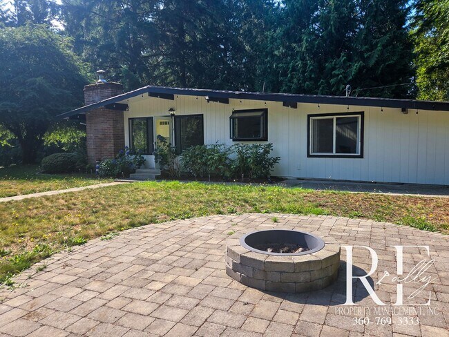 Foto del edificio - Spacious Port Orchard Home with Acreage, H...