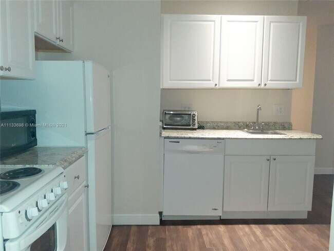 Building Photo - 13500 SW 10th Pl