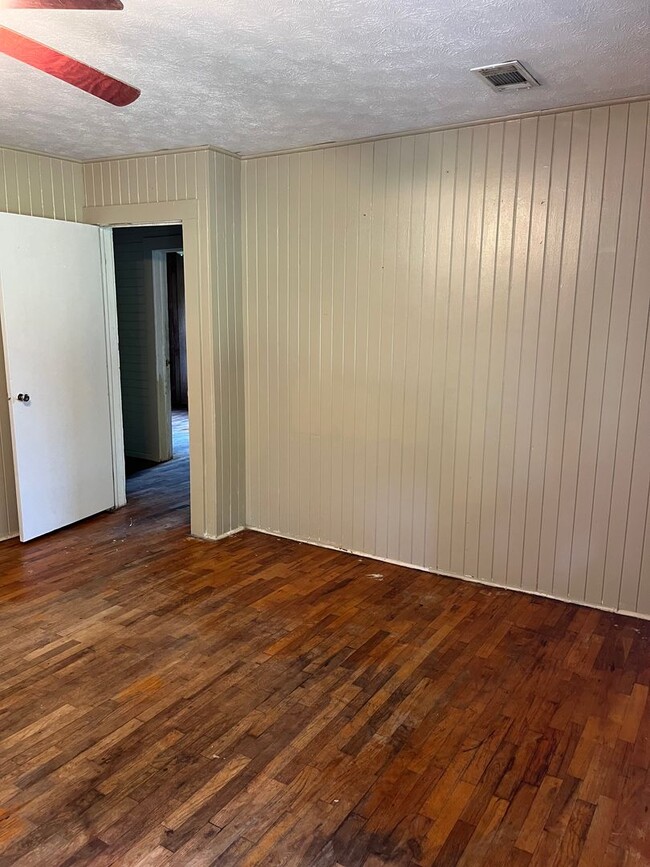 Building Photo - 3 Bed 1 Bath House