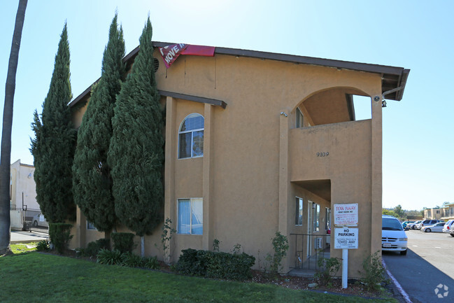 Building Photo - 9109 Kenwood Dr