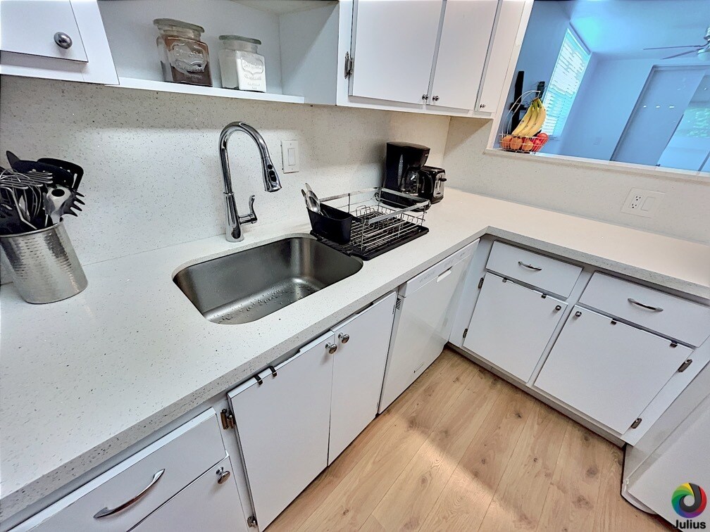 Foto del edificio - 7100 NW 17th St