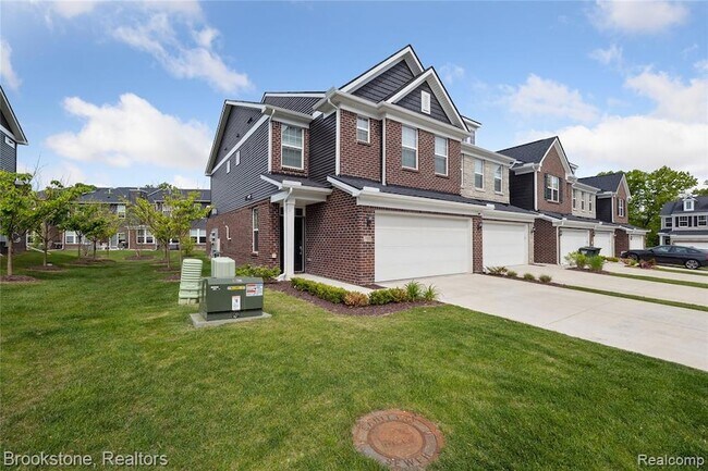 Foto del edificio - 765 Hummingbird Dr