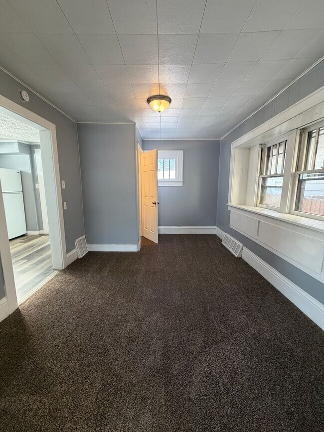 Foto del edificio - Spacious Multi-Level Akron Home for Rent | Open House Feb 7