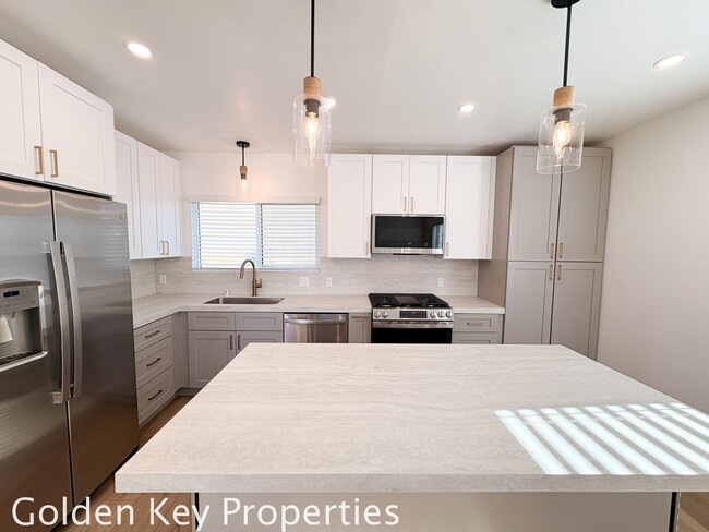 Foto del edificio - Welcome to your dream home in South Oceanside!