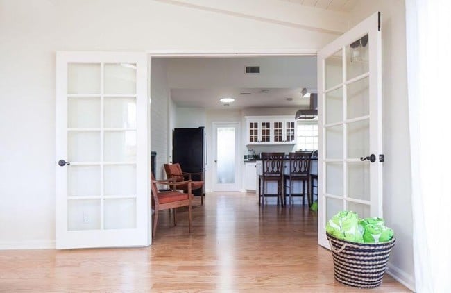 Building Photo - 3 br, 2 bath House - 1110 Sunset PL