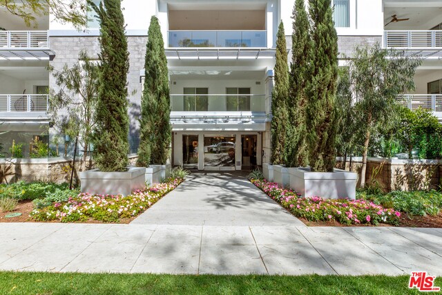 Building Photo - 460 N Palm Dr