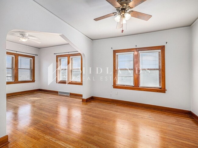 Building Photo - Vintage Charm in Little Italy