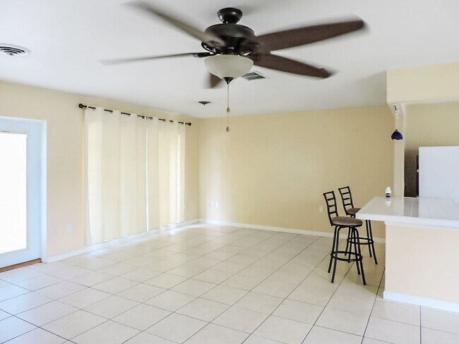 Building Photo - Venice Gardens Annual Home for Rent