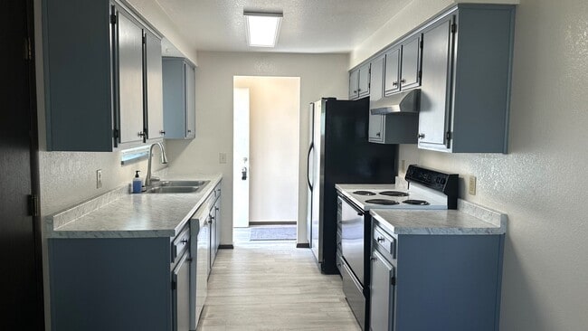 Building Photo - Cozy Three Bedroom Home