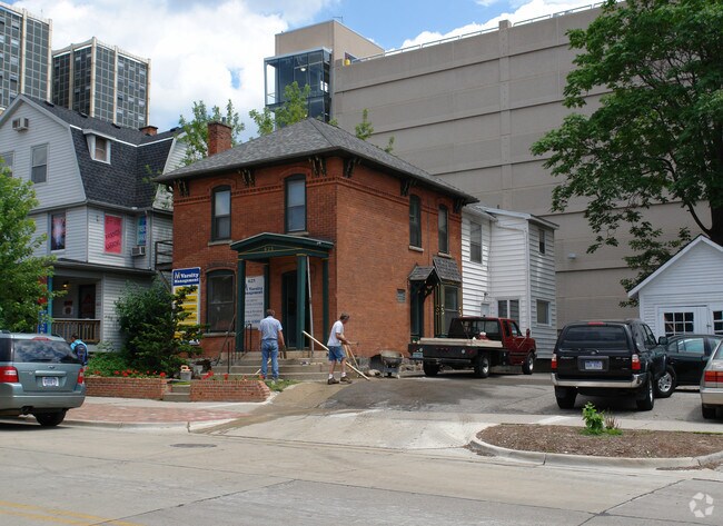 Building Photo - 625 Church St