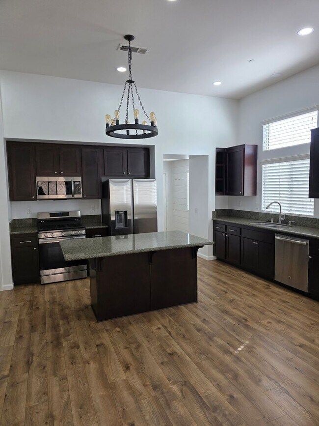 Foto del edificio - Beautiful Single Level 4 Bedroom located in Canyon Hills
