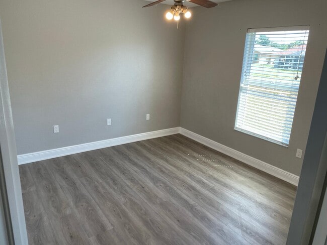 Guest bedroom - 2147 Vancouver Ln