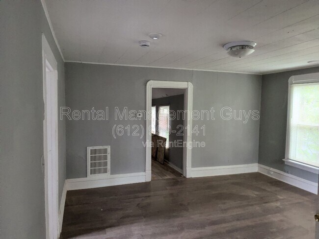 Foto del edificio - 2620 Emerson Ave N