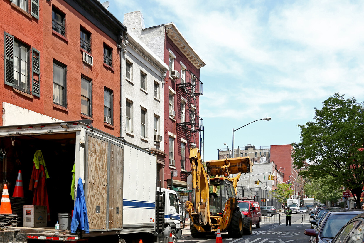 Building Photo - 51 MacDougal St