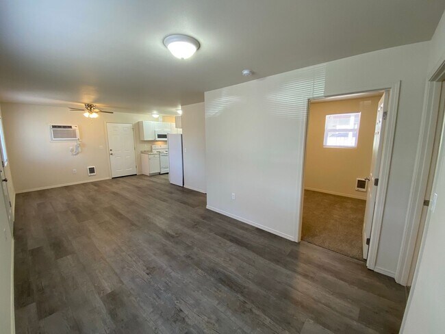 Building Photo - 5880gr