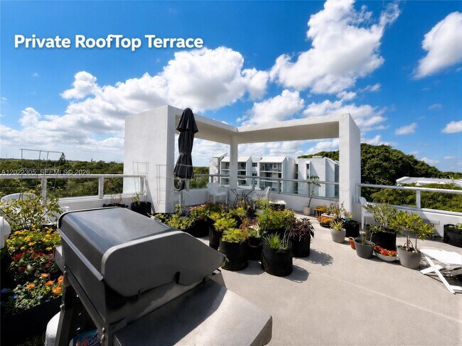 Foto del edificio - 720 NE 62nd St