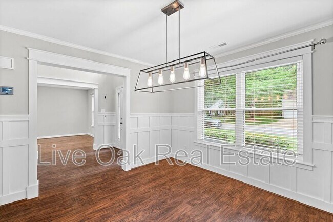 Building Photo - 812 Whisper Hollow Dr
