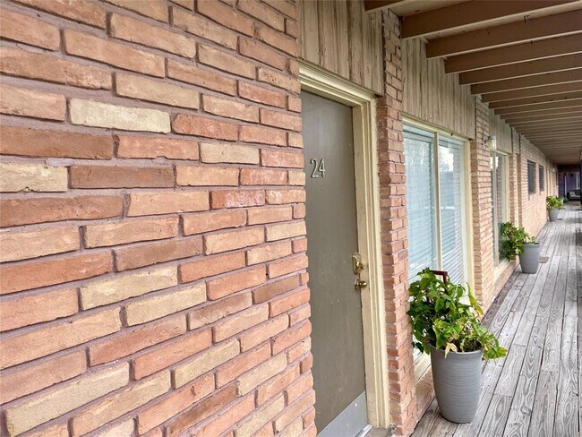 Foto del edificio - 3809 N Braeswood Blvd