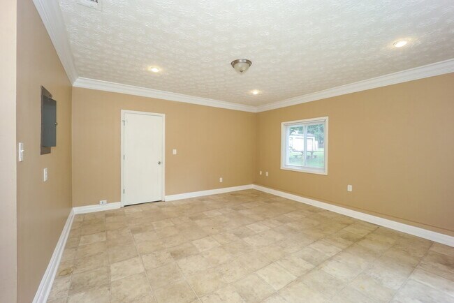 Building Photo - 1558 Flicker Rd