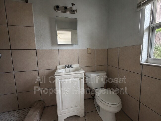 Foto del edificio - 2416 10th St W