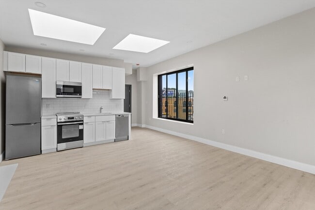 Building Photo - 153 Green St