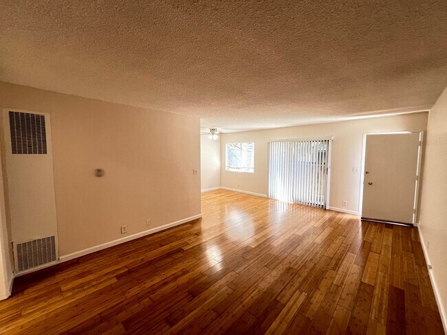 Foto del edificio - 1317 S Bundy Dr