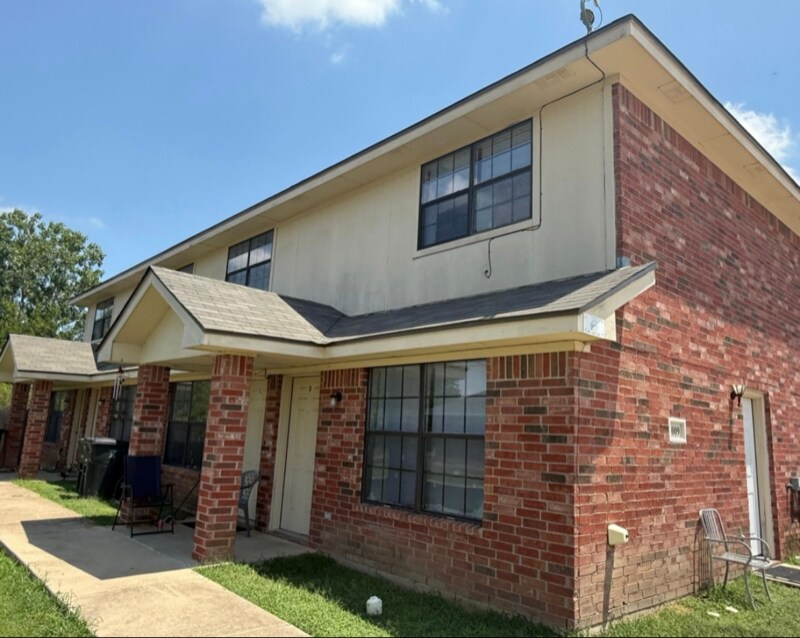 Foto principal - 1009 Lansberry Ct