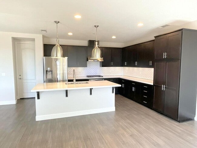 Foto del edificio - APPLICATION PENDING - Panoramic Views ! Mo...