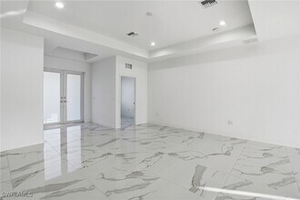 Building Photo - 406 Genoa Ave S