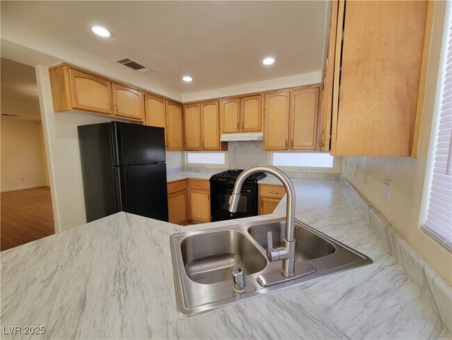 Building Photo - 9760 Ocotillo Falls Ave