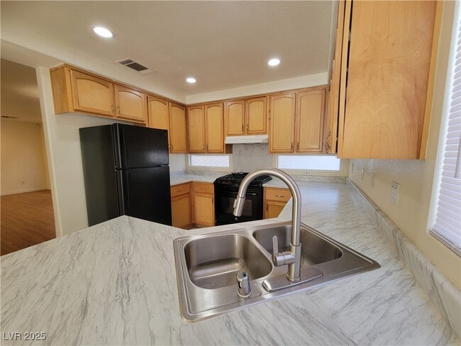 Foto del edificio - 9760 Ocotillo Falls Ave