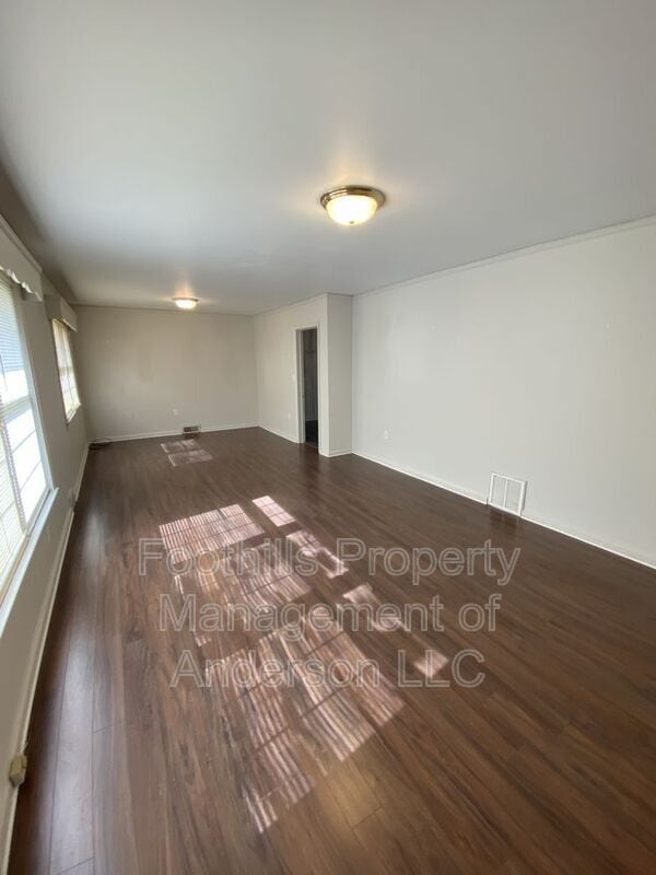 Building Photo - 401 Shannon Way