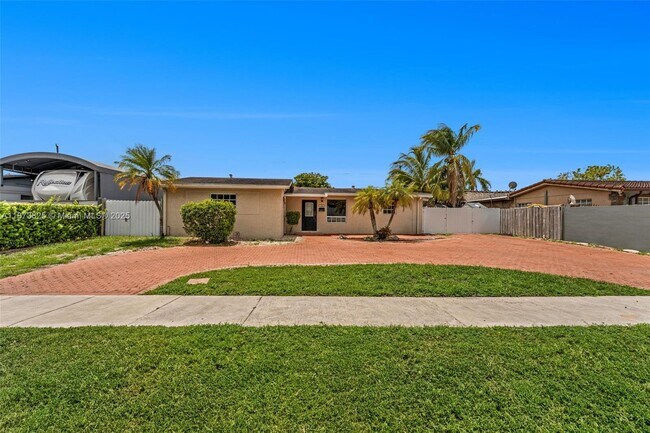 Foto del edificio - 7920 NW 171st St