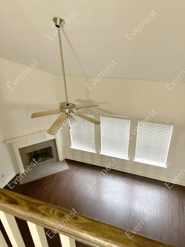 Foto del edificio - 492 Gowins Dr