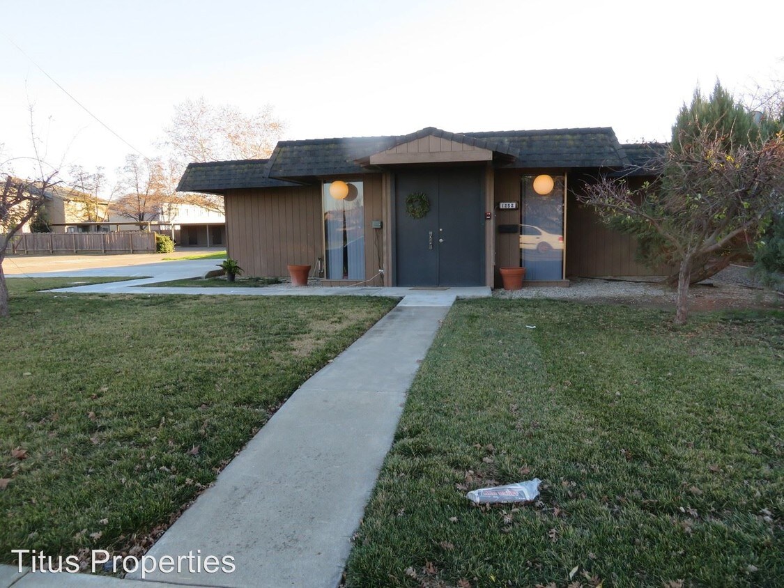 Primary Photo - 3 br, 1 bath House - 1252 W. Sycamore St.