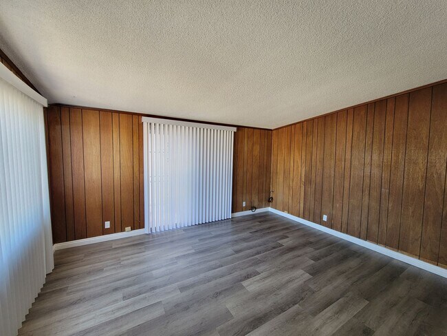 Foto del edificio - 3 bedroom home available in Brawley