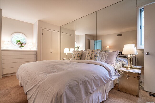 Foto del edificio - 7 Quantuck Bay Rd