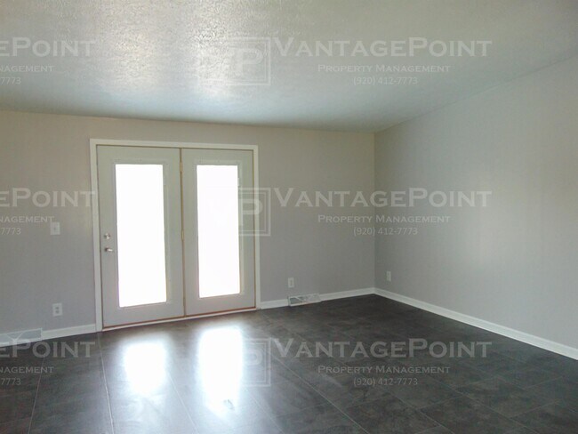 Building Photo - 5024 Shamrock Way