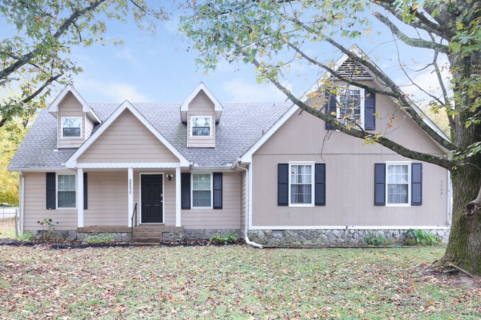 Foto principal - 3200 Lakeford Dr