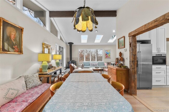 Building Photo - 20 Cedar Rd E