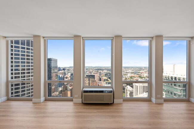 Building Photo - 111 E Chestnut St