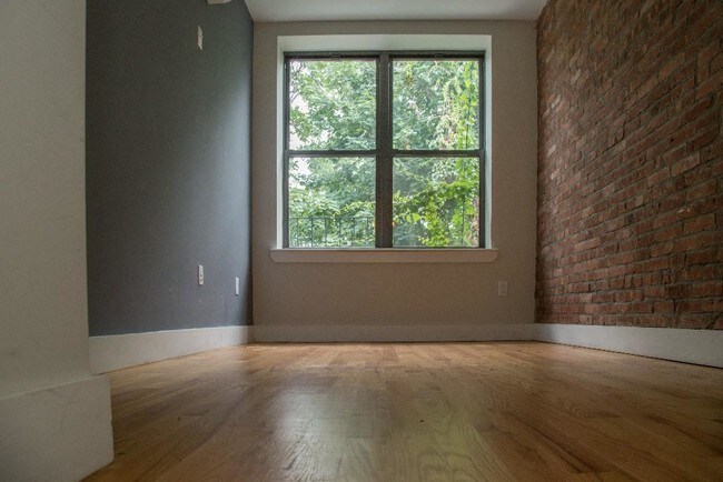 Building Photo - 228 Schaefer St